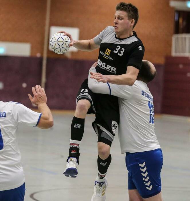 Spielmacher Jonas Barzov führte die Mannschaft im Hinspiel mit 10 Toren zum Sieg. Foto: Friedhelm Eyert