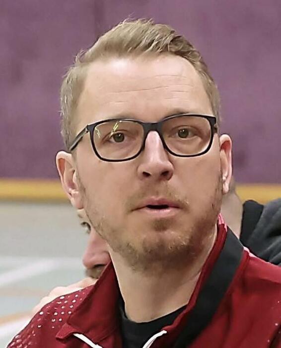 Trainer Robin Wennemuth konnte nur auf einen ersatzgeschwächten Kader zurückgreifen Trainer Robin Wennemuth konnte nur auf einen ersatzgeschwächten Kader zurückgreifen